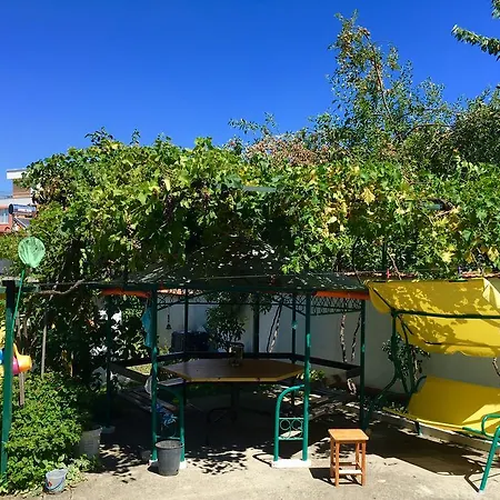 Pink Guest house *